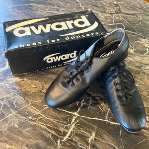 Award black tap shoes sz 10